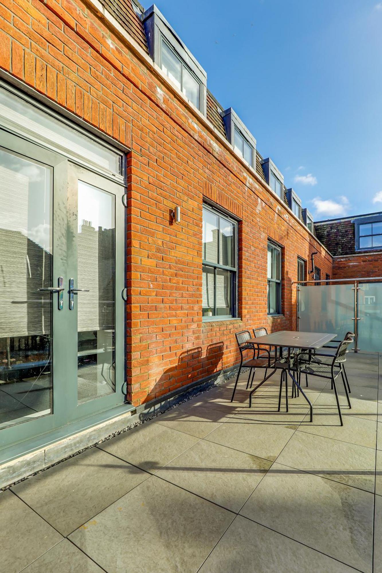 Exceptionally Spacious Apartment *